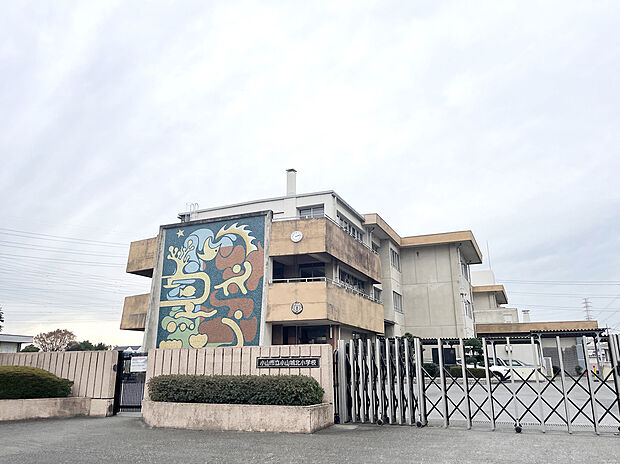 小山市立小山城北小学校（約350m）