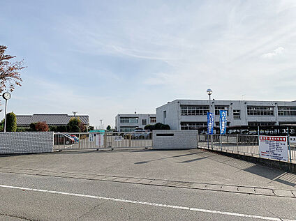 伊勢崎市立第四中学校 600m(徒歩8分)