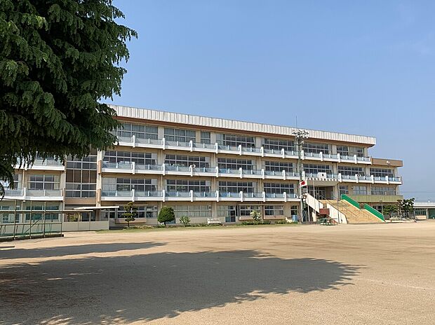 伊勢崎市立境北中学校（約1,200m）