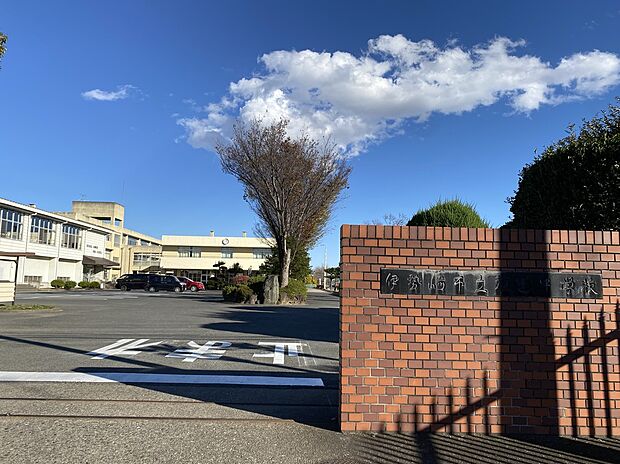 伊勢崎市立殖蓮中学校（約950m）