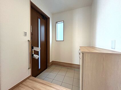 【2号棟 玄関】