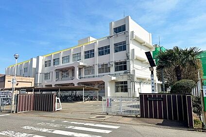 阿見町立朝日中学校 徒歩900m