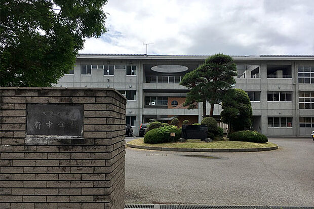 大泉町立南中学校