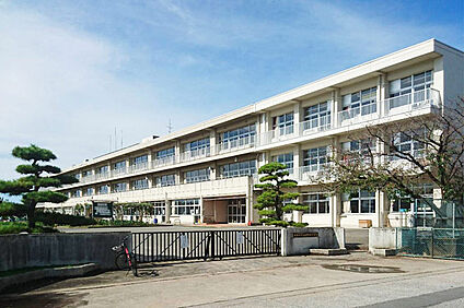 伊勢崎市立あずま南小学校 徒歩300m