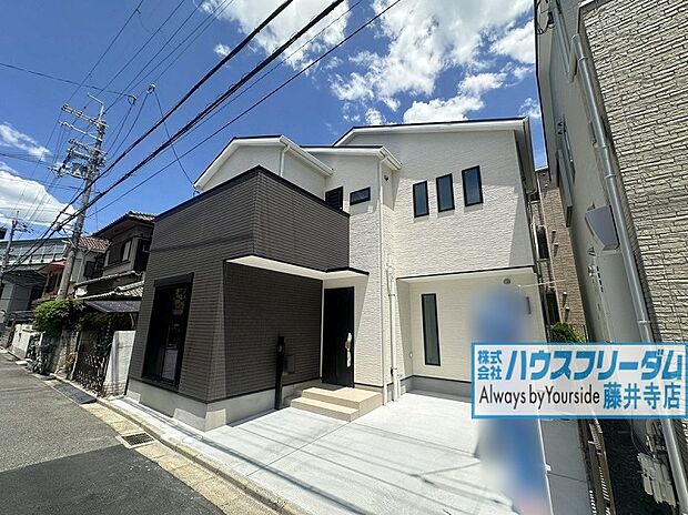 車もミニバンタイプがゆったりと停めれる駐車場になります。
自転車等も置いていただけるスペースございます。