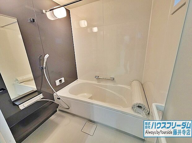 【浴室【同社施工例】】一日の疲れを癒してくれるバスルームはゆったりと浴槽に入り半身浴をしながら読書を楽しんだりも可能です♪