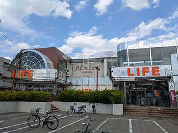 ライフ指扇店（約1,130m）