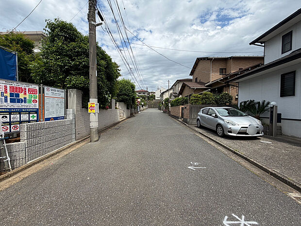 【【2026/5/29　前面道路約6.0m】】前面道路は約6mと広く、お車の移動や出入庫をスムーズに行えます。