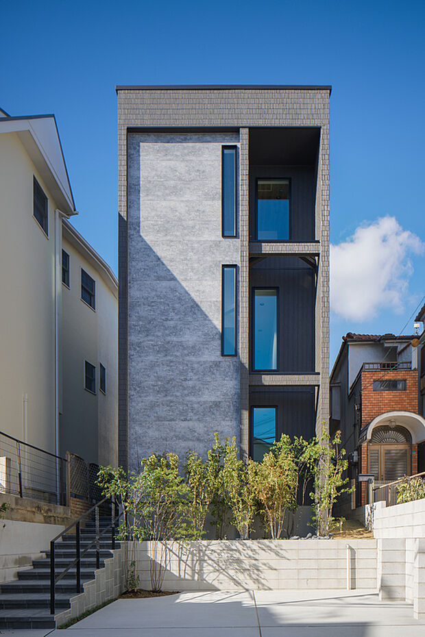 【和光ホームズ 相生通2丁目】
限定1棟！新築の「4LDK」コンセプトハウスが完成。並列駐車可能な2台分(車種による)のカースペースがあり、豊かなカーライフも満喫できます。