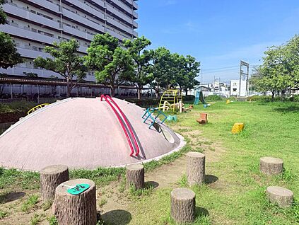 市営遠里小野住宅内公園 約57m(徒歩1分)