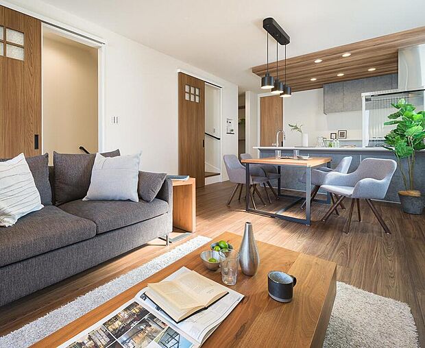 【【本分譲地に建築可能な建物プラン例】】吊り下げタイプのドアを採用し、隣接する空間とのつながりを緩やかに。お掃除がしやすいのも嬉しいポイント。《分譲地外:建物面積104.19m2、建物価格1871万円》