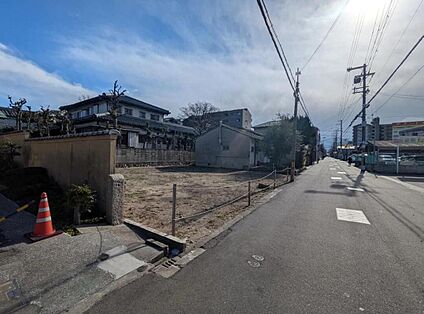 【前面道路含む現地写真】
