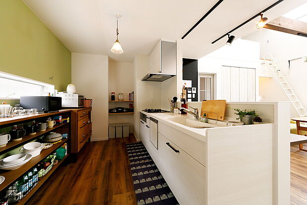 【当社施工事例】対面キッチンで、LDKを見渡しながらの料理も。小さなお子様がいる時にも安心ですね。