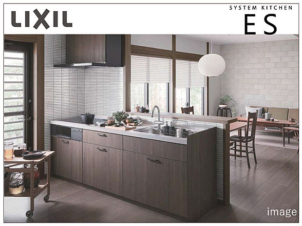 【LIXILシステムキッチン「ES」】耐久性にも優れた人工大理石トップの「キレイシンク」は接合部のリングをなくした「てまなし排水溝」でお手入れ簡単!すっきり収納できて取り出しやすいアシストポケット&シェルフ付きのシンク下収納やオールインワン浄水栓、など機能面も充実!
