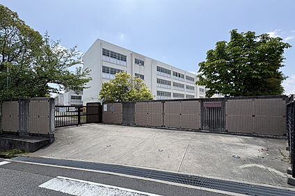 吹田市立片山中学校 950ｍ(徒歩12分)