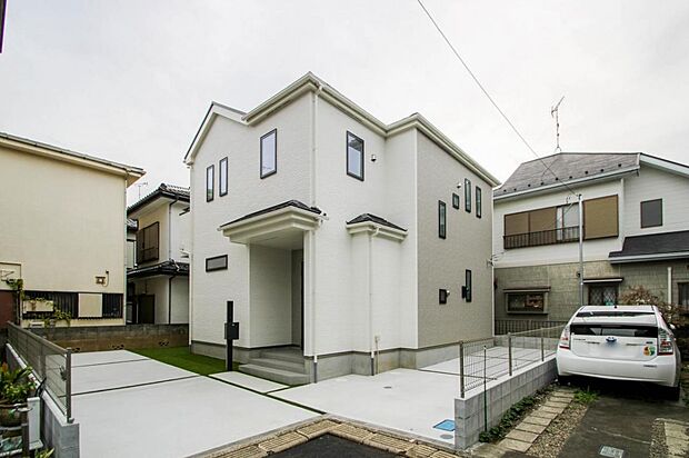 外観写真|カースペース2台分を備えた敷地。家族のライフステージに合わせて使用することが可能です。