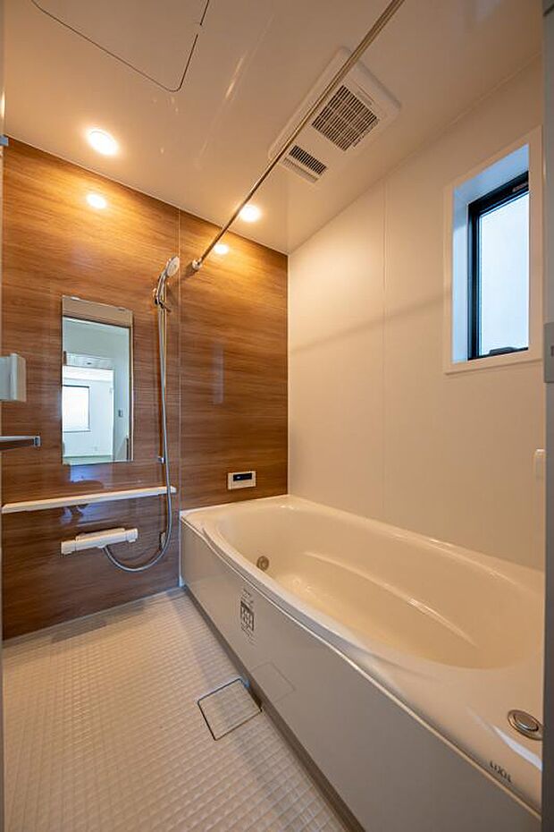 【2号棟浴室】2号棟浴室|落ち着いた印象の浴室はリラックス出来る空間です。