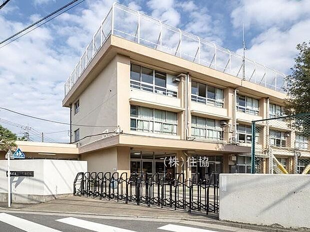練馬区立南が丘小学校(約1,060m)