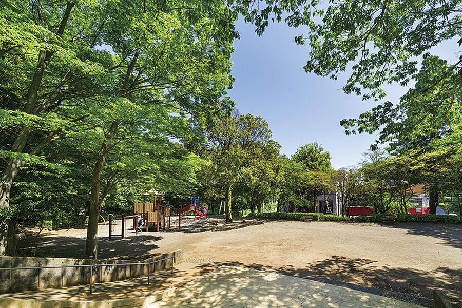 【南部公園 徒歩5分/400m】