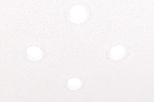 【【ダウンライト】】灯かりを変えて、ライフシーンをもっと心地よく。リビングには、調光・調色が可能なよくばりダウンライトを採用。シーンに合わせた照明の演出で、空間の雰囲気を自在に調整できます。