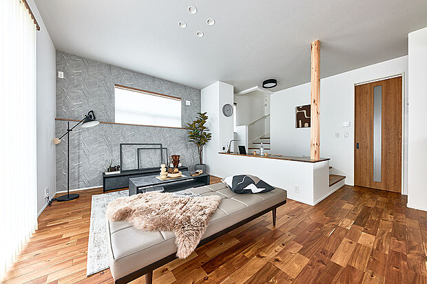 【【心地よさ満ちる住まいのデザイン】】コミュニケーションと心地よさを両立した空間設計。親子のふれあいや家事にも柔軟に寄り添い、洗練されたデザインと健康配慮の工夫が日々の暮らしを豊かに彩ります。