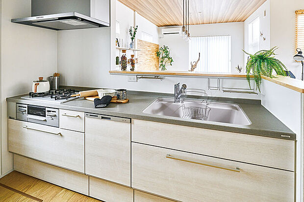 【【キッチン/トクラスBb】】デザインの美しさと機能性、ふたつの面を追求したトクラスキッチン。開放的でのびのびとした使い心地に、水栓から収納、お手入れのしやすさに至るまできめ細やかな配慮が感じられます。