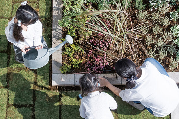 【【家庭菜園スペース「ポタジェ」】】ポタジェでは野菜やハーブなどを育てていく楽しみと収穫の喜びを体験しながら、収穫物を料理に使うことで子どもたちの感性を養い、食育にも役立てることができます。