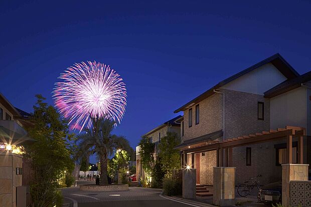 近隣で開催される花火大会を楽しめる街