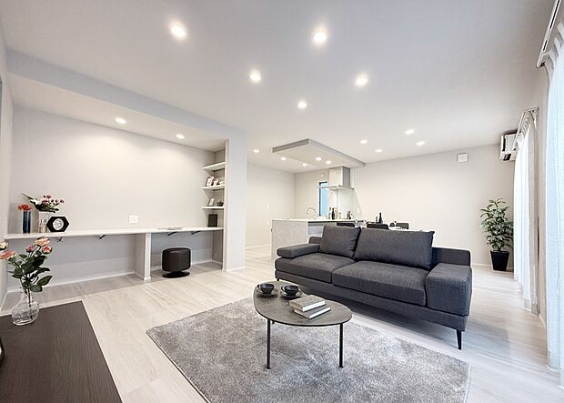 A棟 LDK
19.5帖。家族の会話が自然と広がる、開放感あふれるLDK。