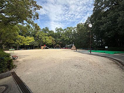 八事富士見公園 約350m(徒歩5分)
