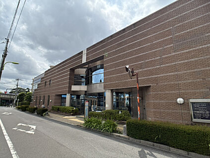 世田谷区立砧図書館 960m