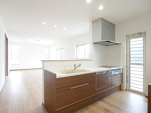 【BV７加古川町友沢８号地】キッチンから全体に目が届くので家事をしながらも家族と会話が弾むＬＤＫです。