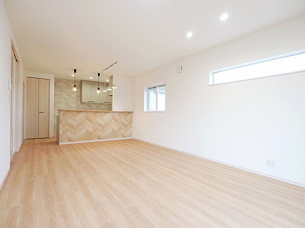 【プレミアムタウン小松原D-3号地】広々19帖で家族が集いやすく会話も弾むLDK!