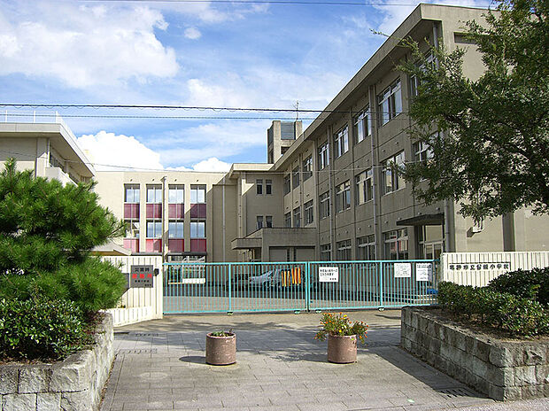 曽根小学校（約900m）