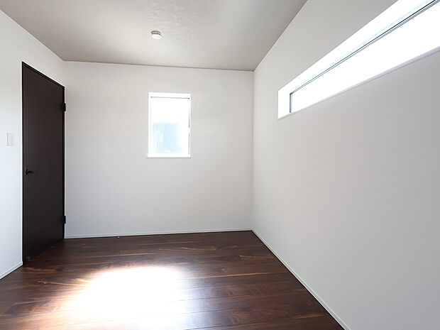 【【BV４５曽根２号地】２階洋室】２階洋室・２方向窓で明るく風通しよく。