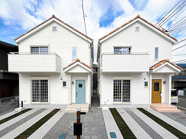 ついに全棟完成!ご内覧可能です!カースペース2台あり!並列駐車できます。(撮影:2025/11/18)