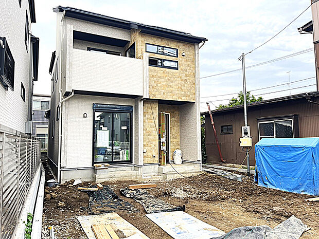 販売現地【2026/5/21撮影】　カースペース並列3台可