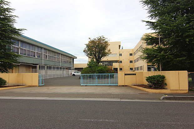 中央中学校（約1,600m）