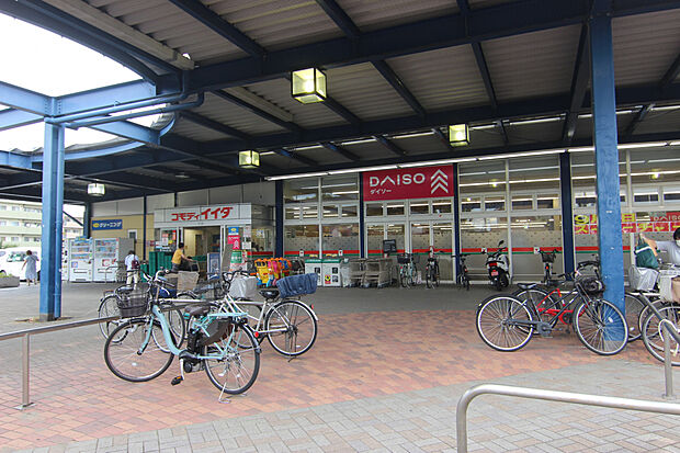 DAISOコモディイイダ吉川店（約1,200m）