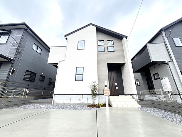 【【外観:3号棟】】並列で3台駐車可能な、ゆとりある外構計画です。