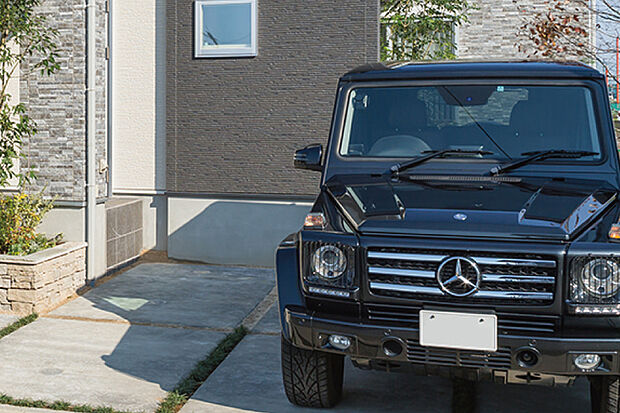 【【カースペース】】2台分のカースペースを用意。買物や家族の送迎、休日のレジャーに活躍します。※採用は号棟により異なります。※駐車可能な車種には制限があります。