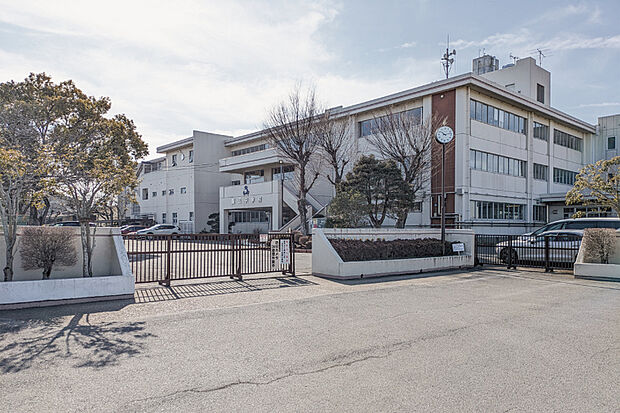 春日部市立飯沼中学校(現地より徒歩13分)