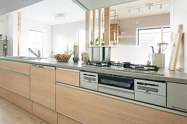 【【トクラスキッチンBb】】スマートにそして快適に利用できるキッチン。毎日使う場所だから、料理や家事をするのが楽しくなりよう、美しく、使いやすく、そしてお手入れも簡単なキッチンを選びました。