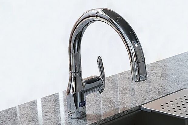 【【タッチレス蛇口一体型浄水器LC】】操作しやすいレバー、優雅で滑らかなデザインのタッチレス浄水器。止水時のセンサー反応速度が早く、瞬時に水を出し止めできるので時短はもちろん節水効果も期待できます。