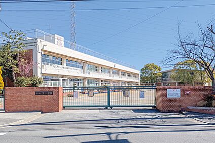 里小学校 1020m( 徒歩13分)