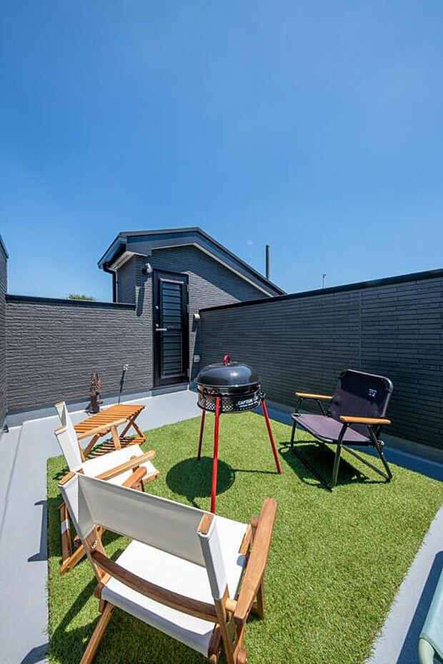 【内観 施工事例】開放感のある屋上テラスを作ることで、人の目を気にすることなく思い思いの時間を過ごせます（建物価格／2213万円 建物面積／92.15m2）