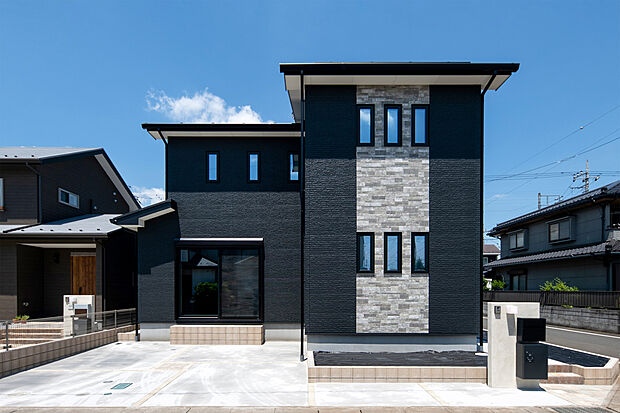 【外観　施工例】どんなスタイルも思うがままの自由設計！あなただけの専属設計士が理想の住まいづくりをサポートします