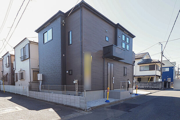 【外観】三方向に接道を持つ開放的なロケーション