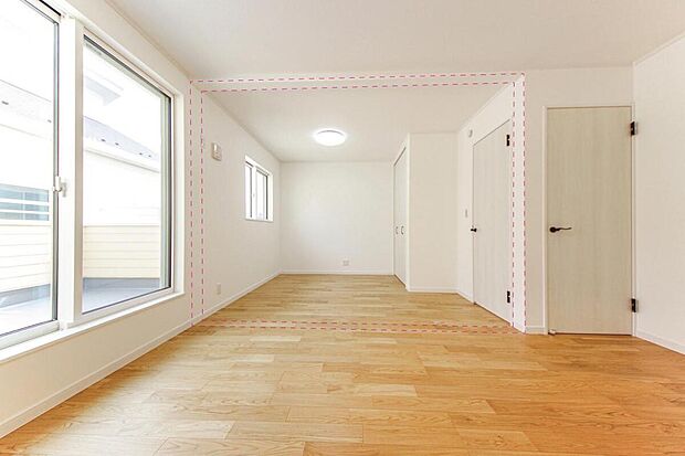 【2号棟・居室(フレキシブルルーム)】家族の成長にあわせてお部屋を仕切りで2部屋に分けることができる2ドア1ルーム