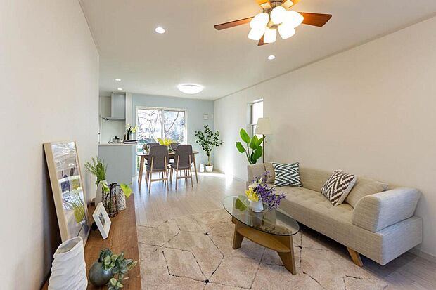 【住協建設／施工例】間取りだけでなく壁紙、収納やコンセント位置なども自由にカスタマイズ可。設計士とお好みの住宅を建てましょう